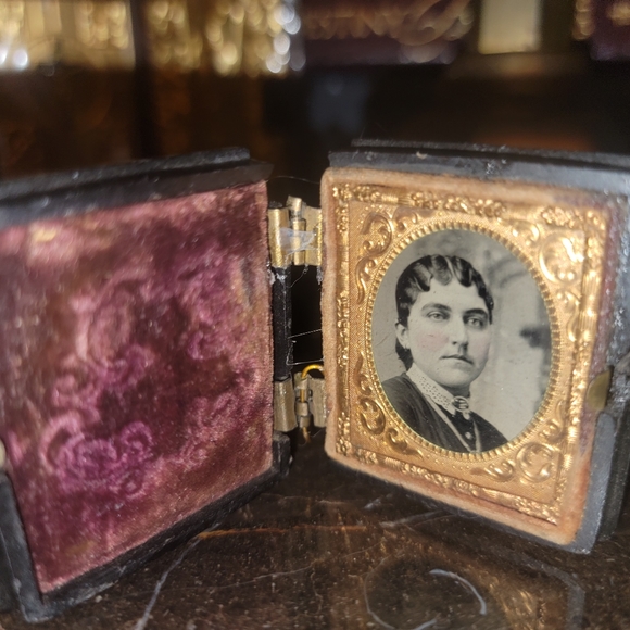 Antique 19th Century Daguerreotype photographSmall broken. I have others avail - Picture 8 of 14